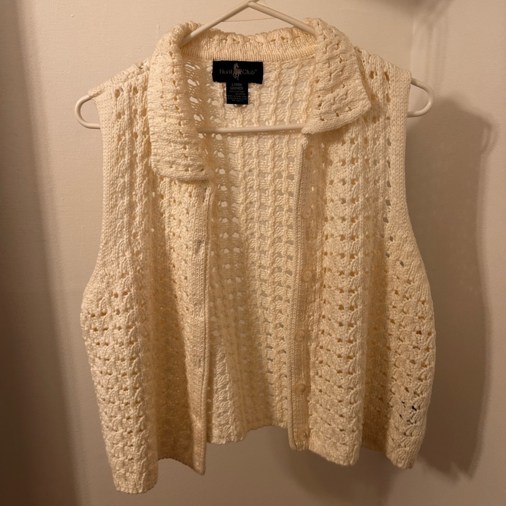 Knitted button up vest. 100% cotton Banana Republic